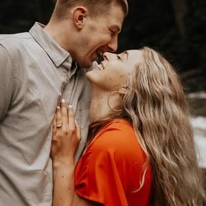 Meet your Posher, Lara